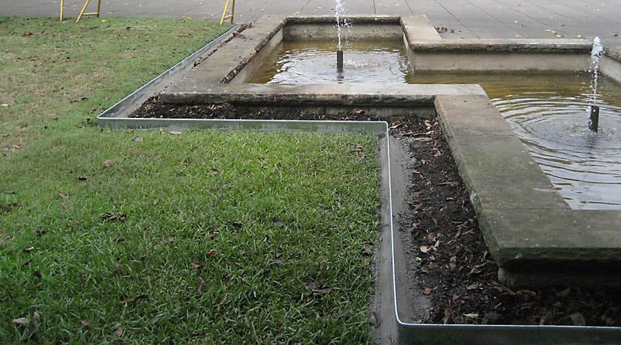 public-installations_0_sydney-botanic-gardens-formboss-metal-garden-edging-16